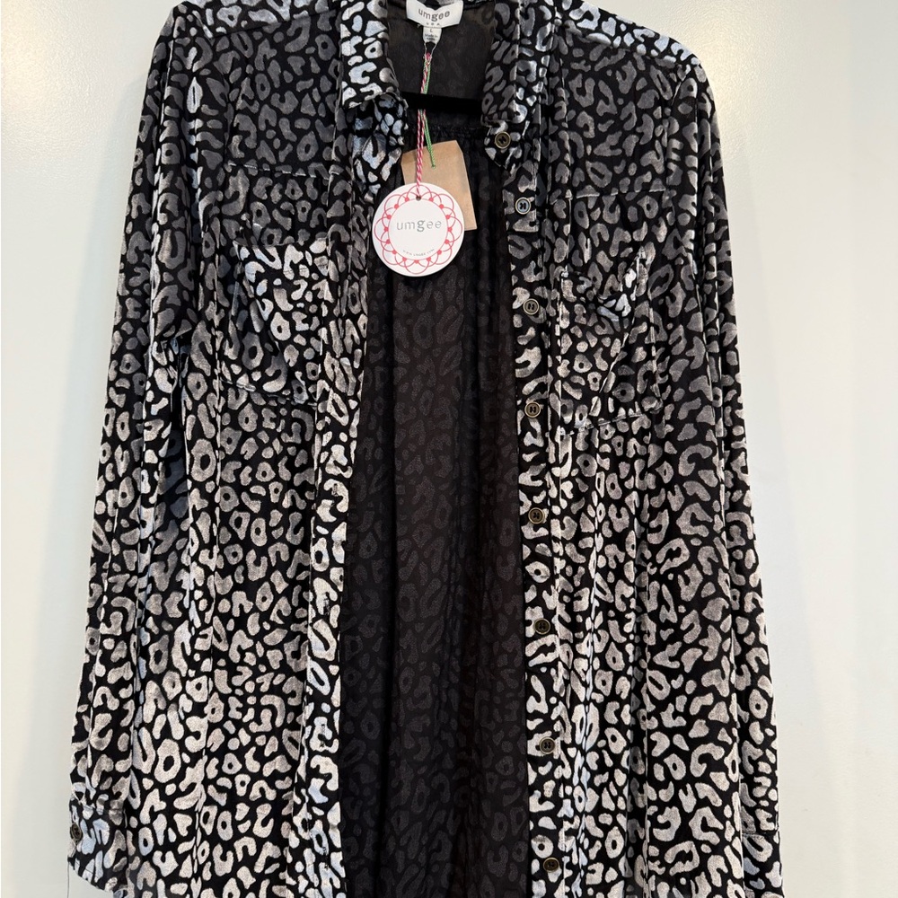 Umgee Black and Gray Animal Print Blouse